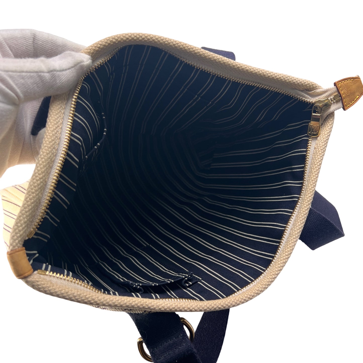 Louis Vuitton Beige Shoulder Bags A-15081
