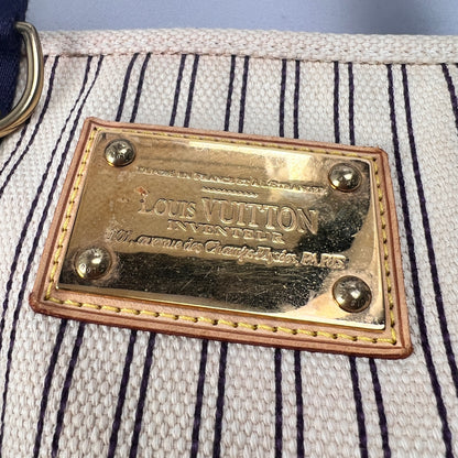 Louis Vuitton Beige Shoulder Bags A-15081