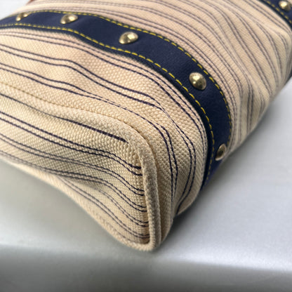 Louis Vuitton Beige Shoulder Bags A-15081