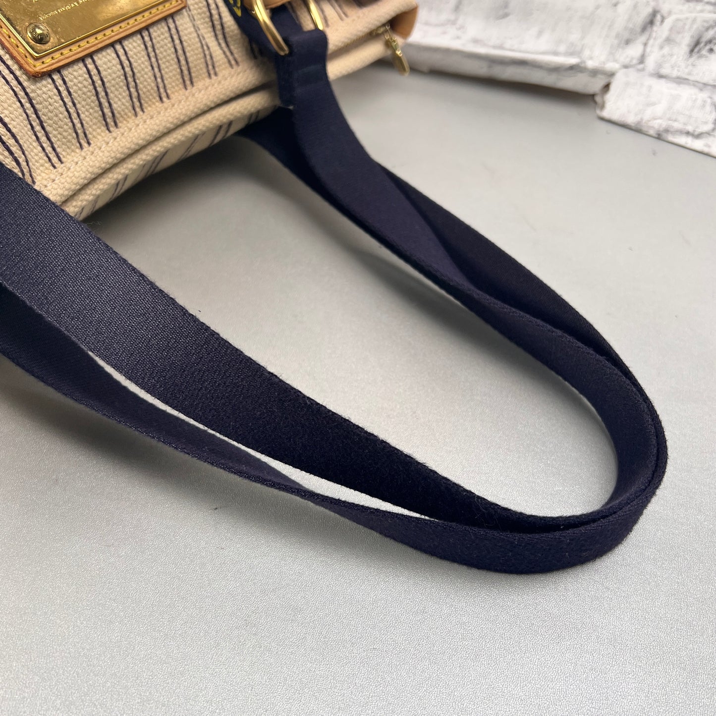 Louis Vuitton Beige Shoulder Bags A-15081