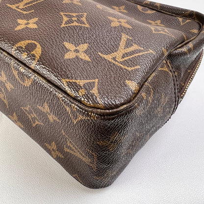 Louis Vuitton Brown Pouches A-15121