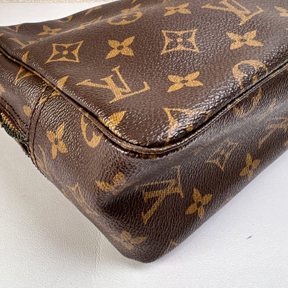 Louis Vuitton Brown Pouches A-15121