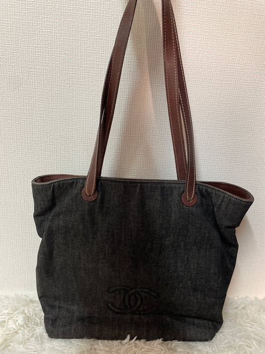 Chanel Black Tote Bags A-15164