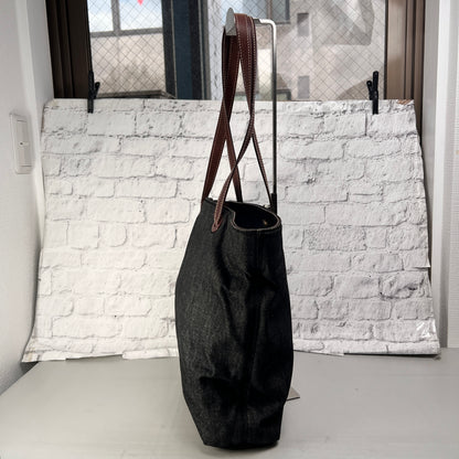 Chanel Black Tote Bags A-15164
