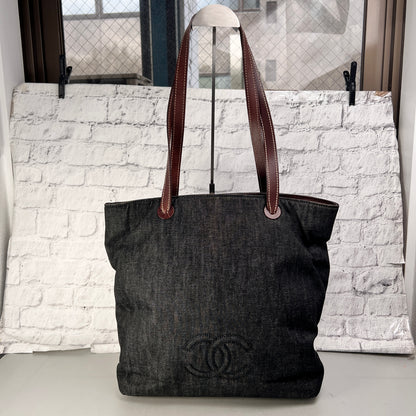 Chanel Black Tote Bags A-15164