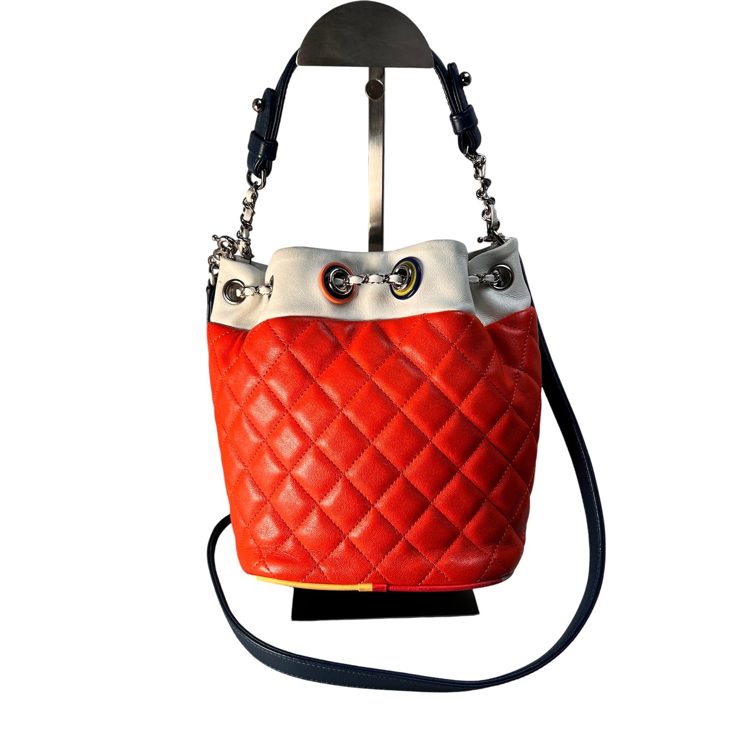 Chanel Orange Shoulder Bags A-15171