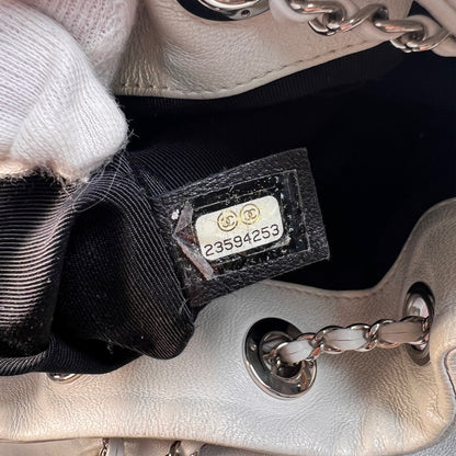 Chanel Orange Shoulder Bags A-15171
