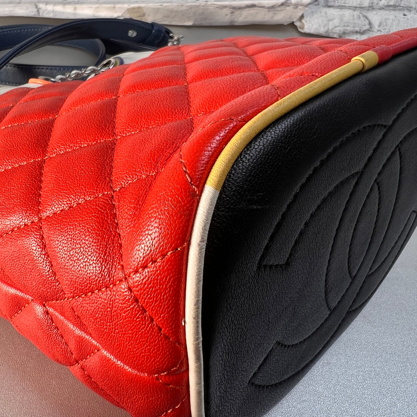 Chanel Orange Shoulder Bags A-15171