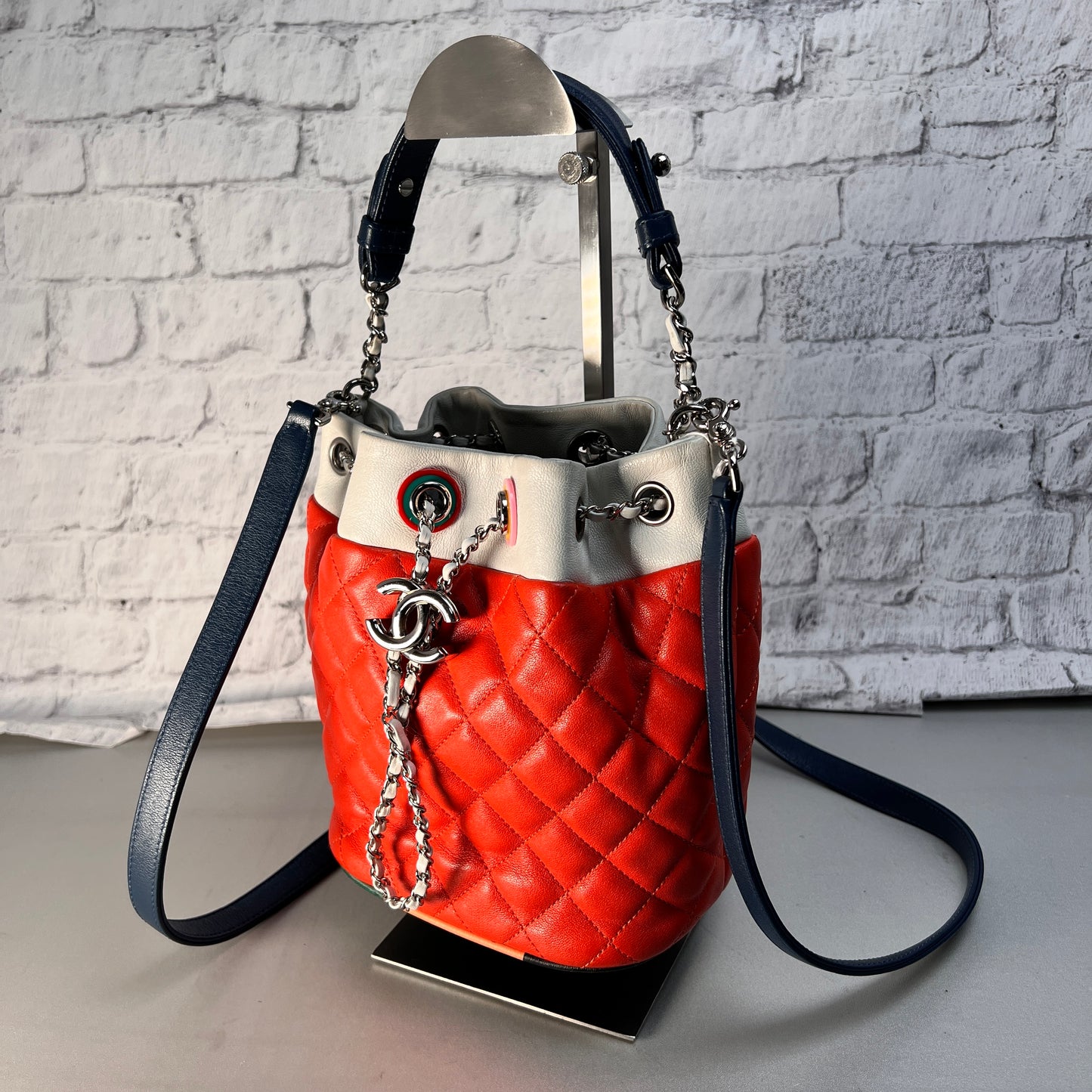 Chanel Orange Shoulder Bags A-15171
