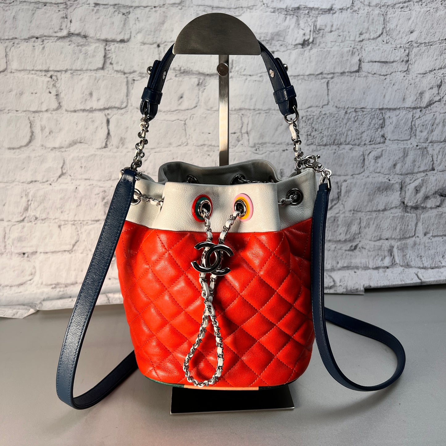 Chanel Orange Shoulder Bags A-15171