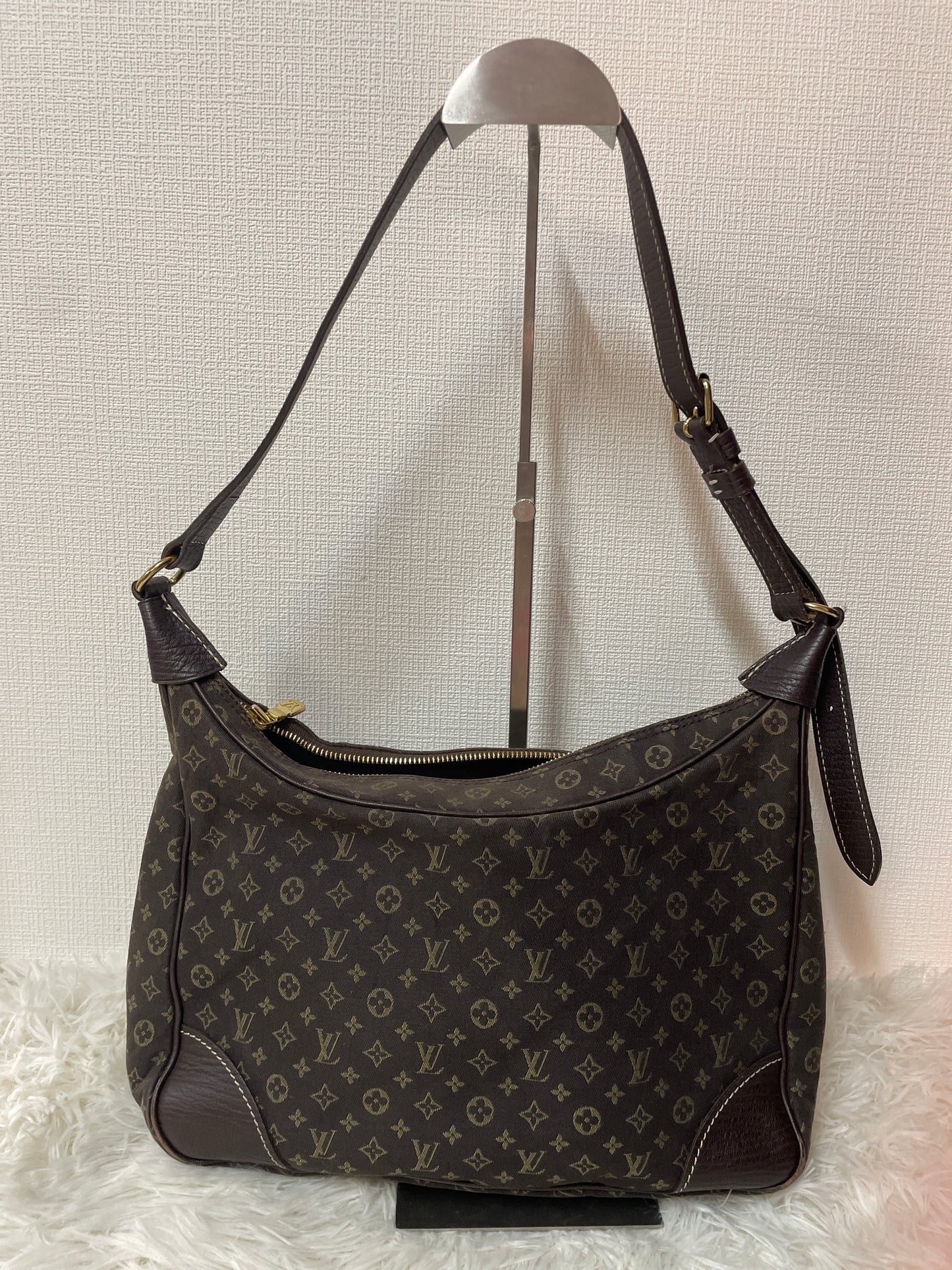 Louis Vuitton Brown Shoulder Bags A-15196