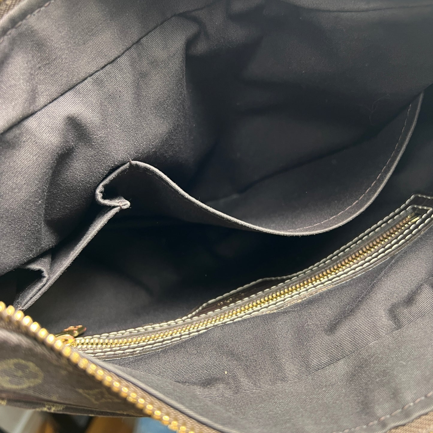 Louis Vuitton Brown Shoulder Bags A-15196