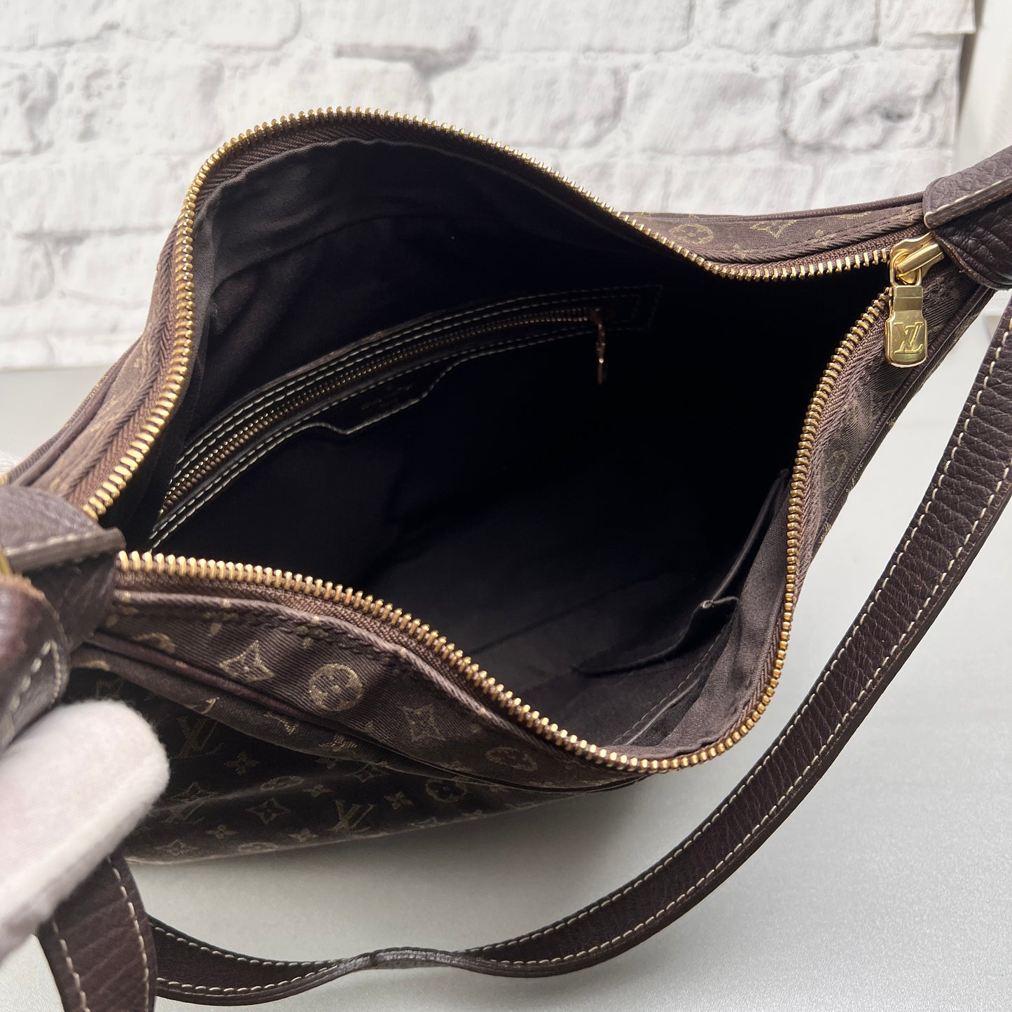 Louis Vuitton Brown Shoulder Bags A-15196