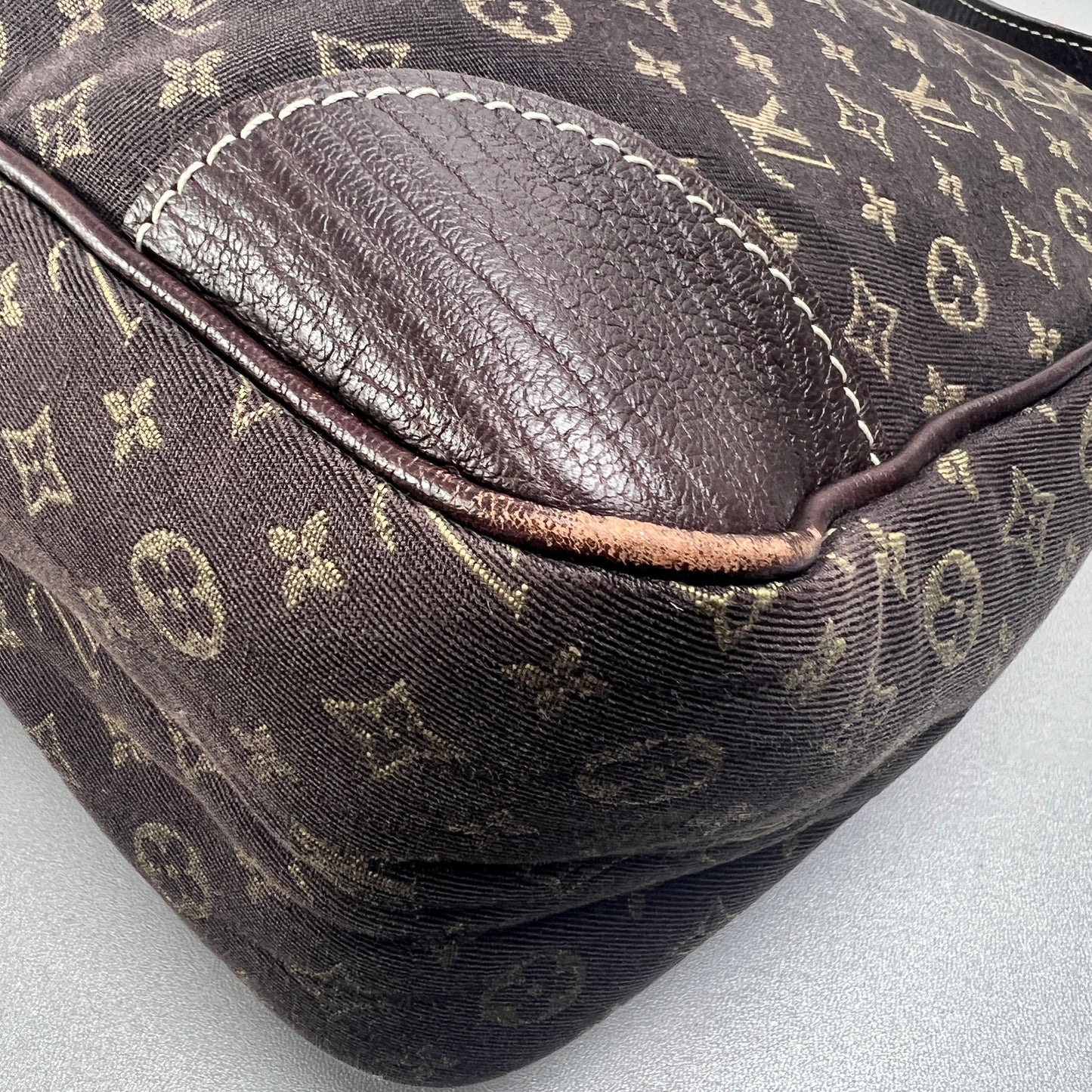 Louis Vuitton Brown Shoulder Bags A-15196