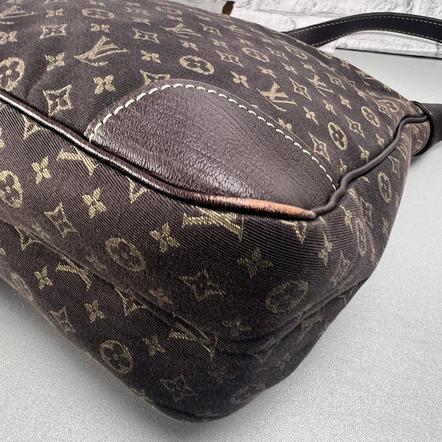 Louis Vuitton Brown Shoulder Bags A-15196