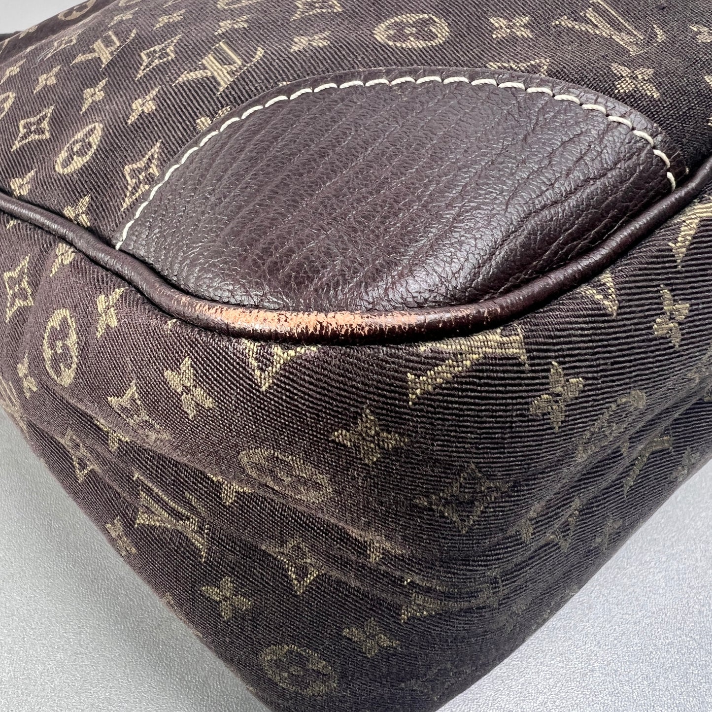 Louis Vuitton Brown Shoulder Bags A-15196