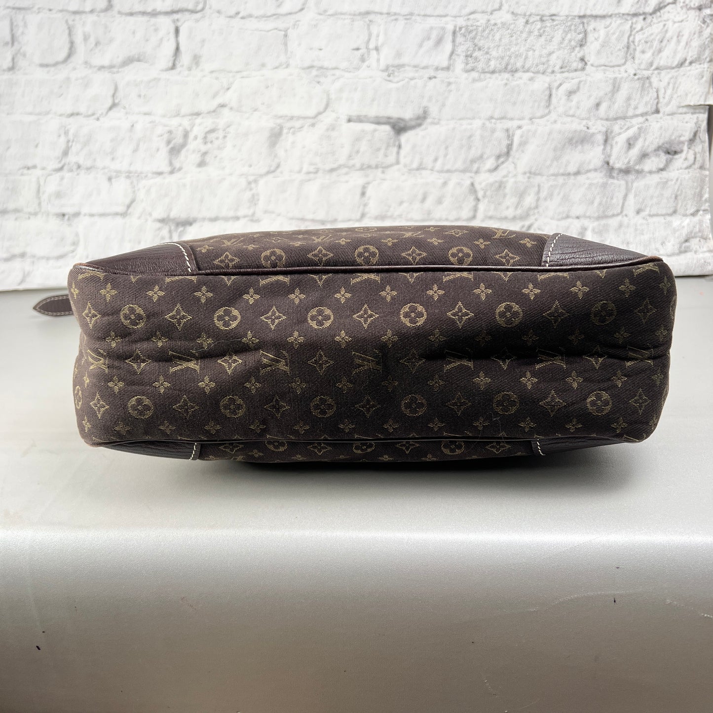 Louis Vuitton Brown Shoulder Bags A-15196