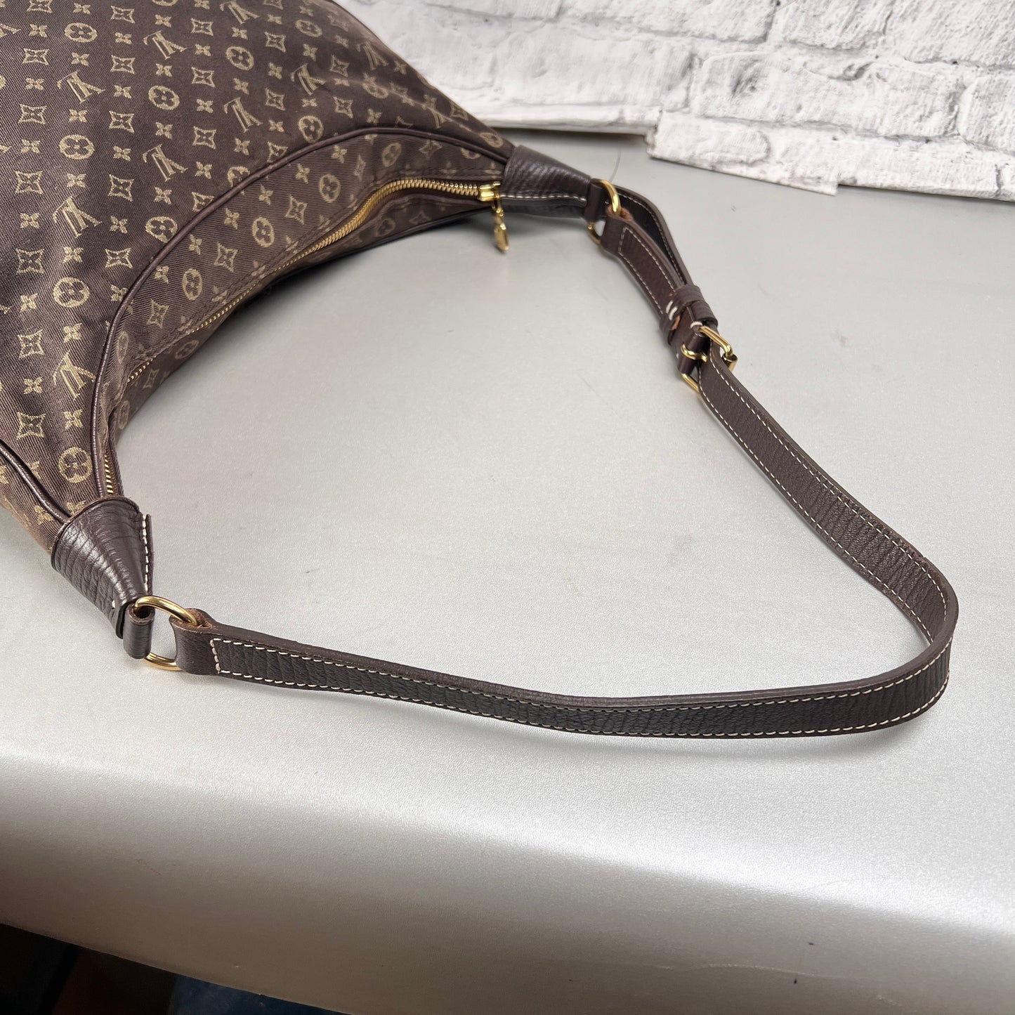 Louis Vuitton Brown Shoulder Bags A-15196