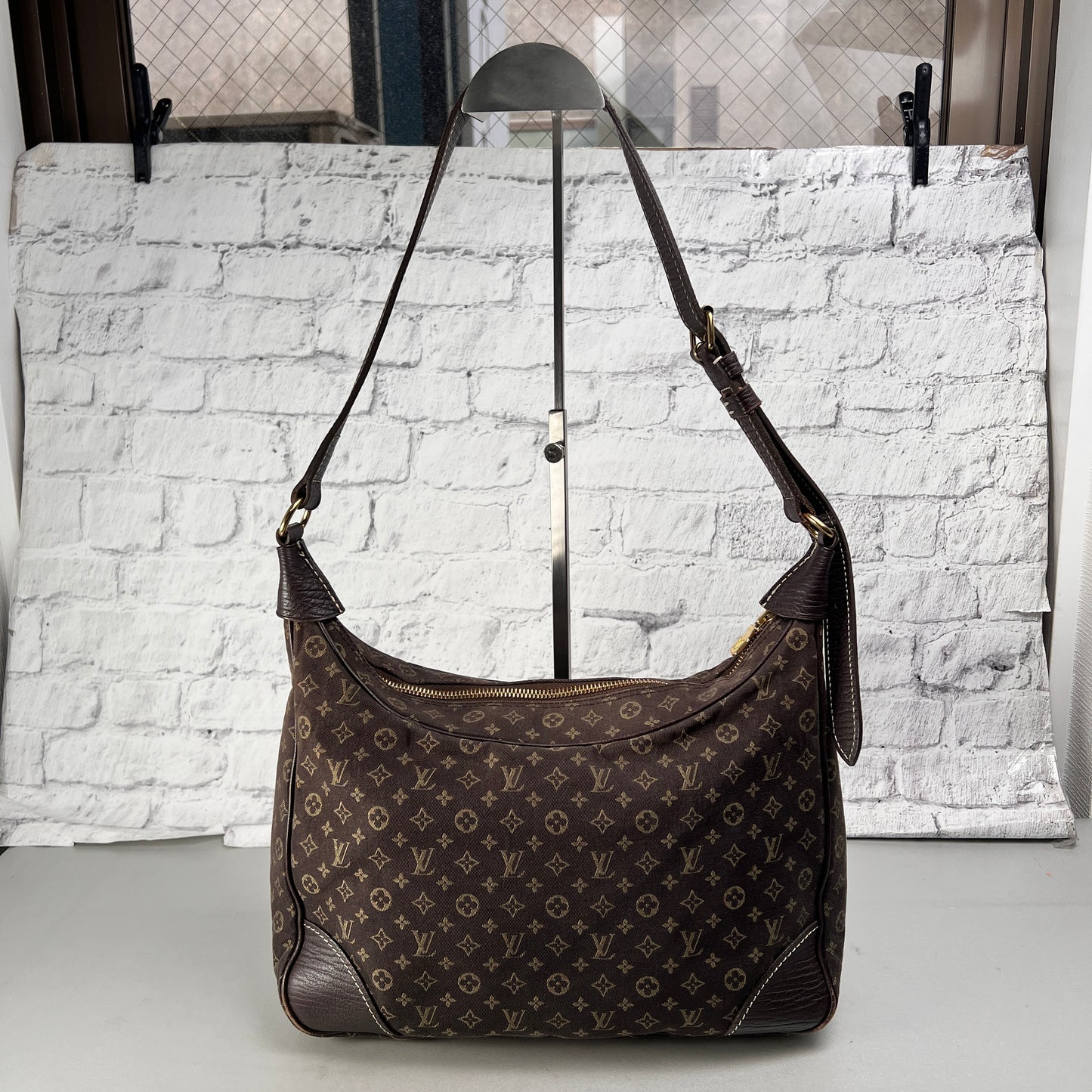 Louis Vuitton Brown Shoulder Bags A-15196