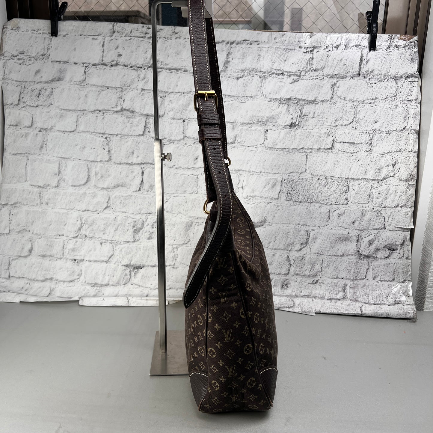 Louis Vuitton Brown Shoulder Bags A-15196