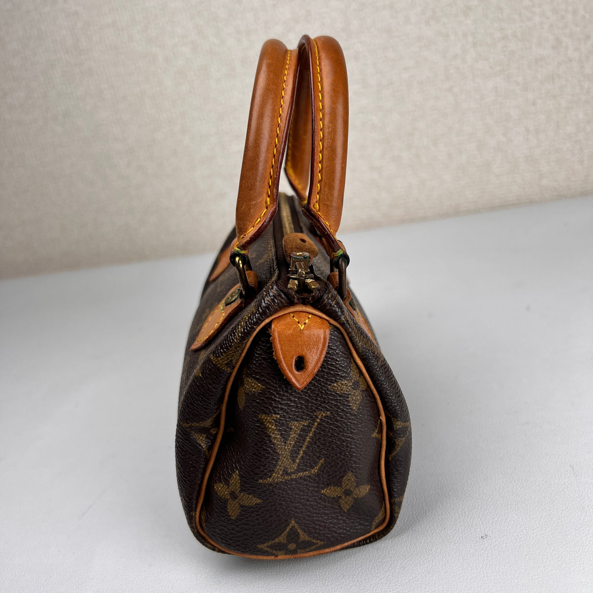 Louis Vuitton Black Handle Bags A-15202
