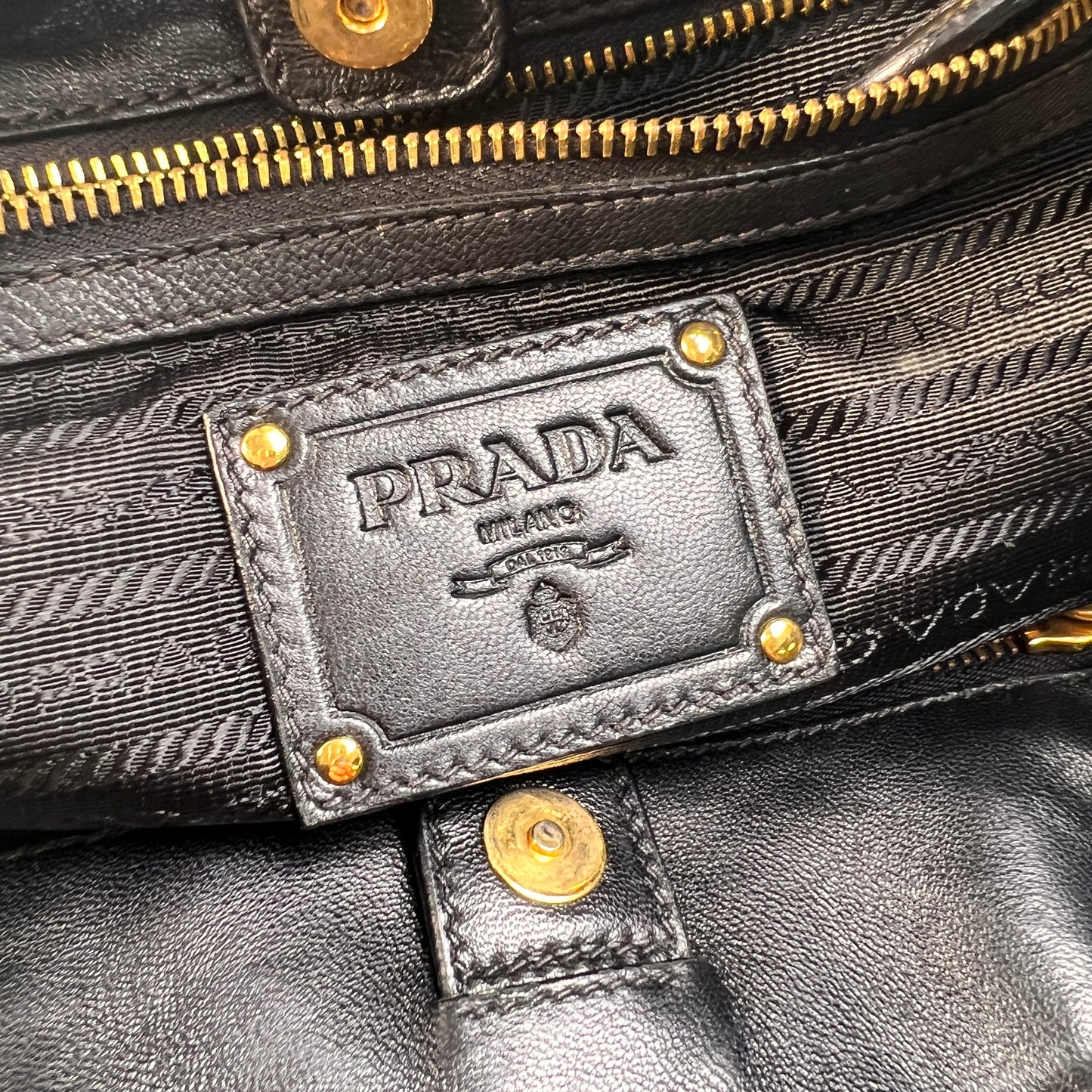 Prada Black Handle Bags A-15208