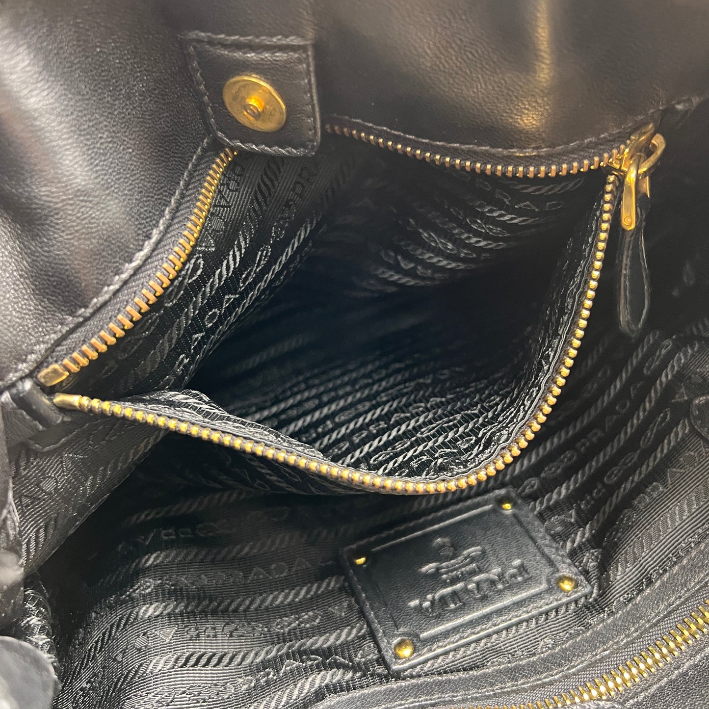Prada Black Handle Bags A-15208