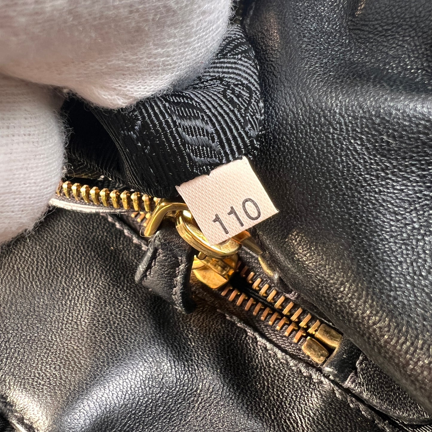 Prada Black Handle Bags A-15208