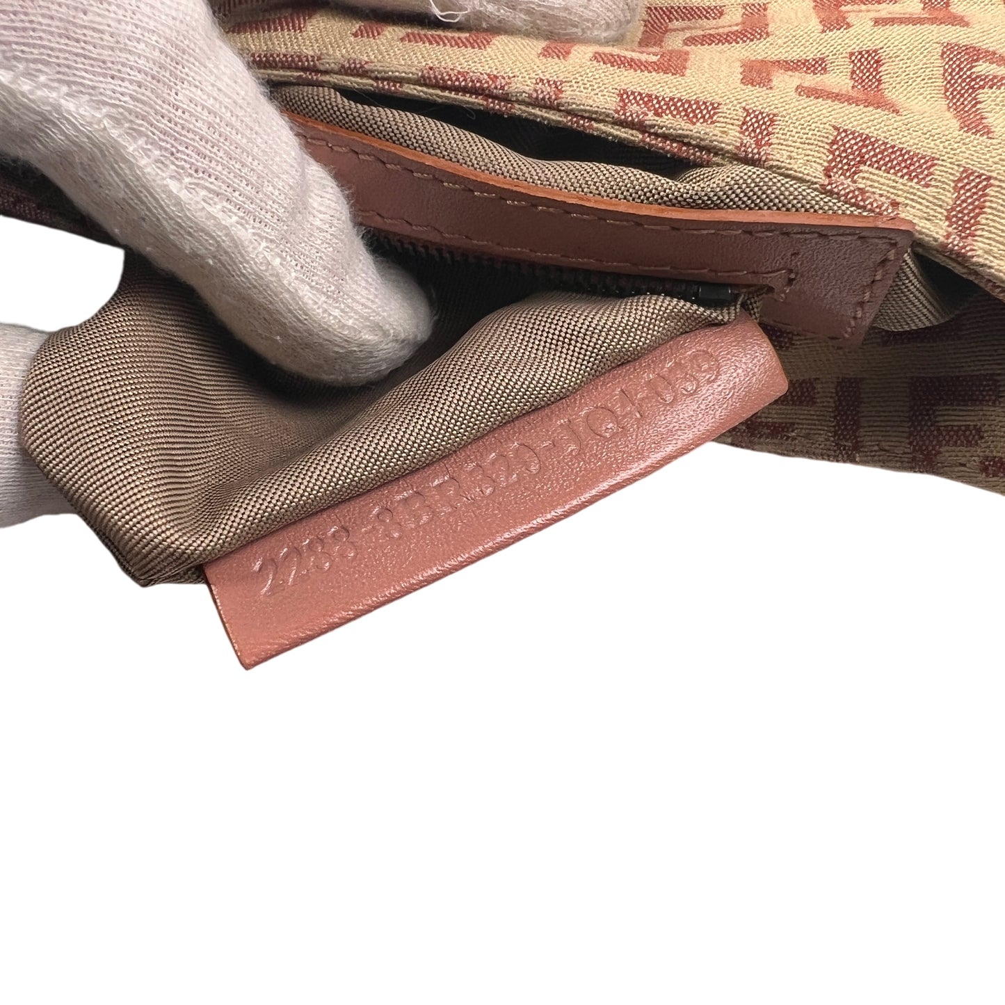 Fendi Pink Shoulder Bags A-15273
