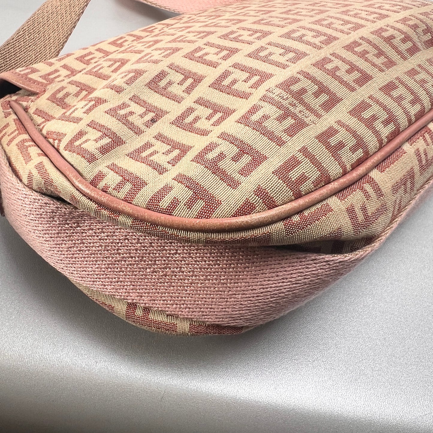 Fendi Pink Shoulder Bags A-15273