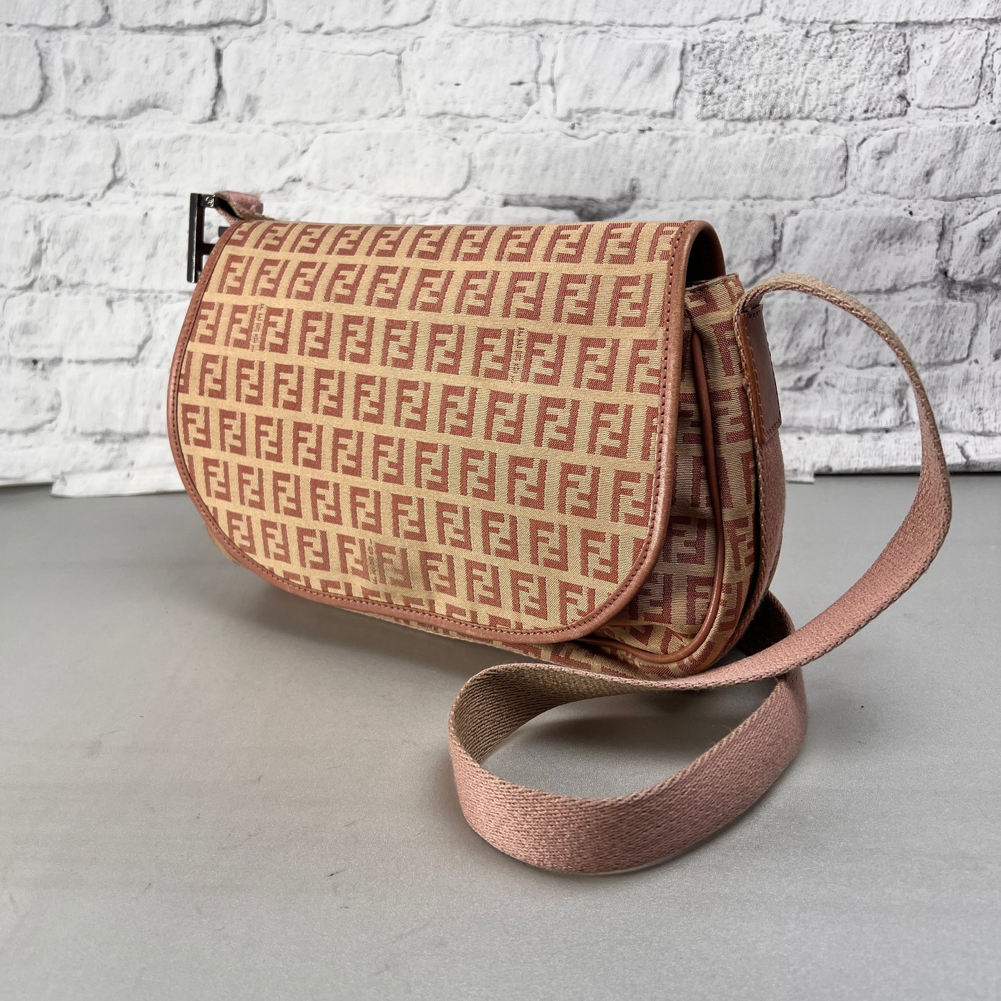 Fendi Pink Shoulder Bags A-15273