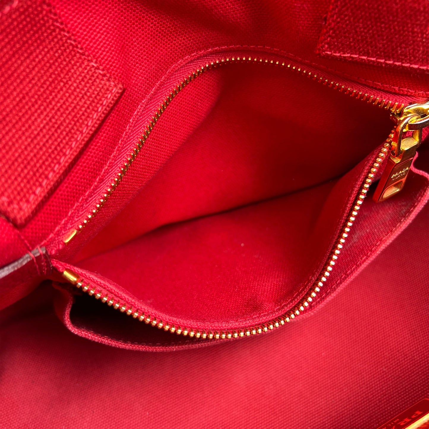 Prada Red Tote Bags A-15312
