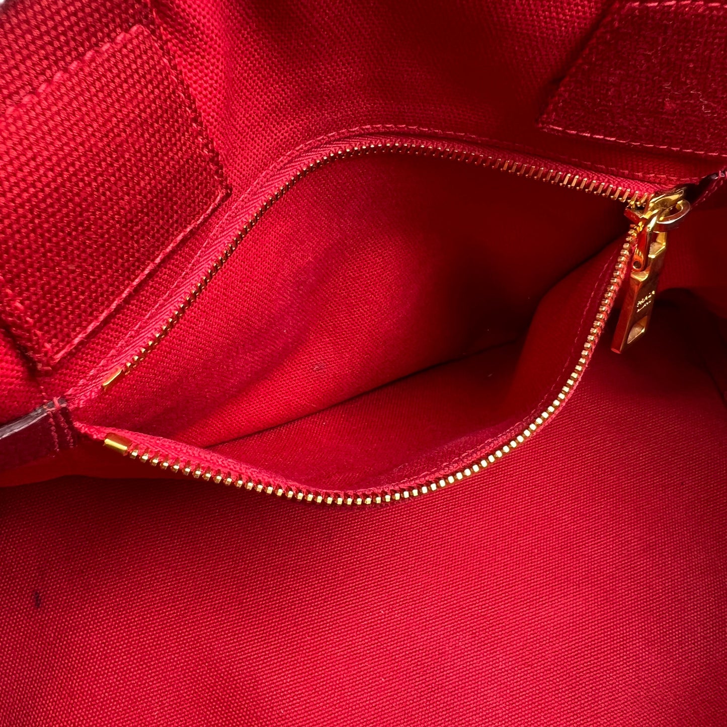 Prada Red Tote Bags A-15312