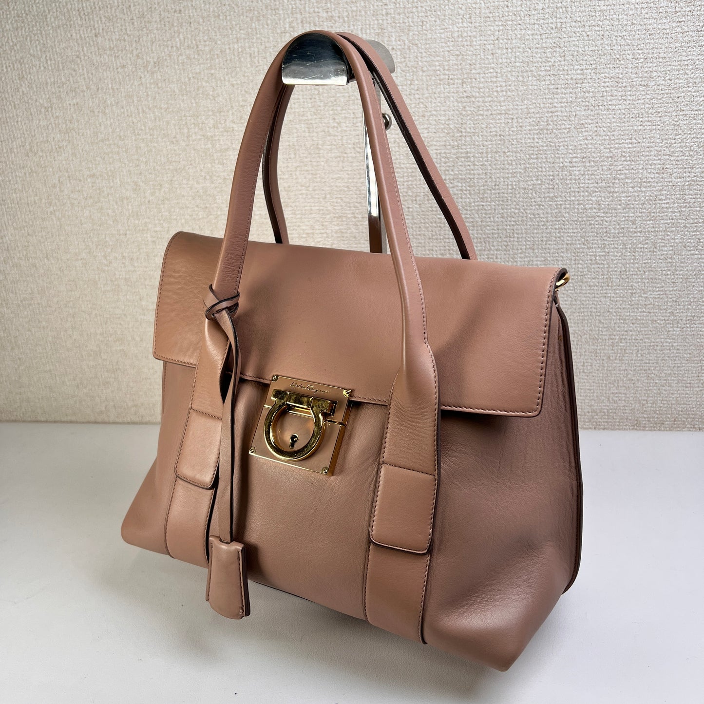 Ferragamo Pink Handle Bags A-15313