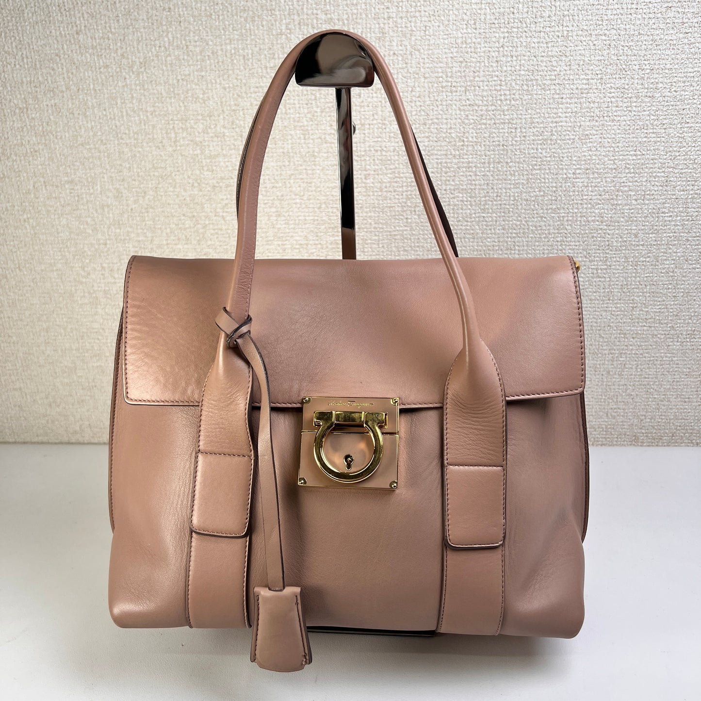 Ferragamo Pink Handle Bags A-15313