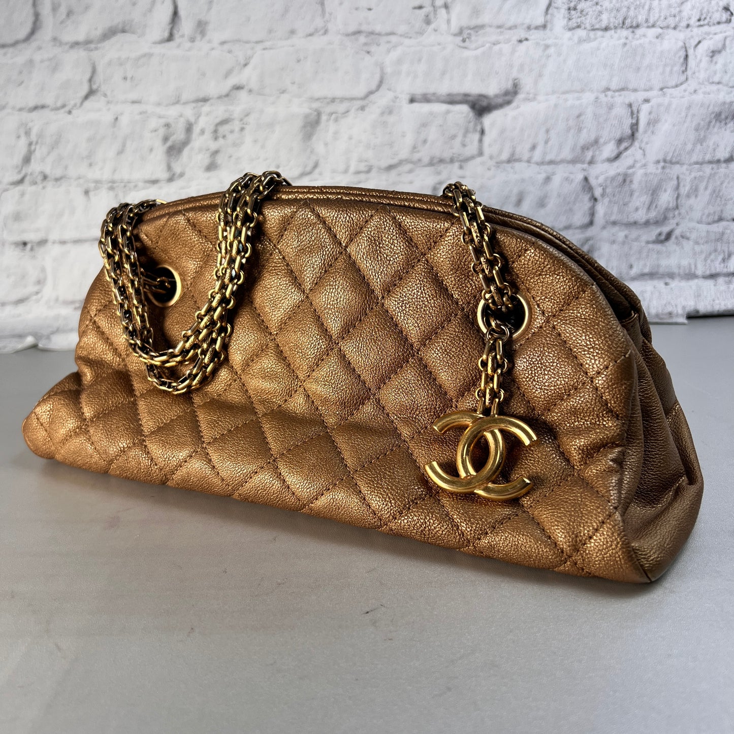 Chanel Gold Shoulder Bags A-15327