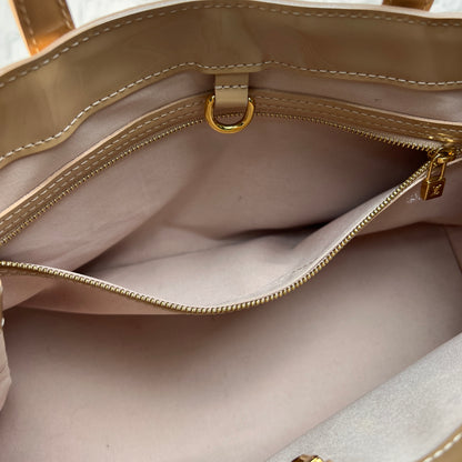 Louis Vuitton Beige Tote Bags A-15367