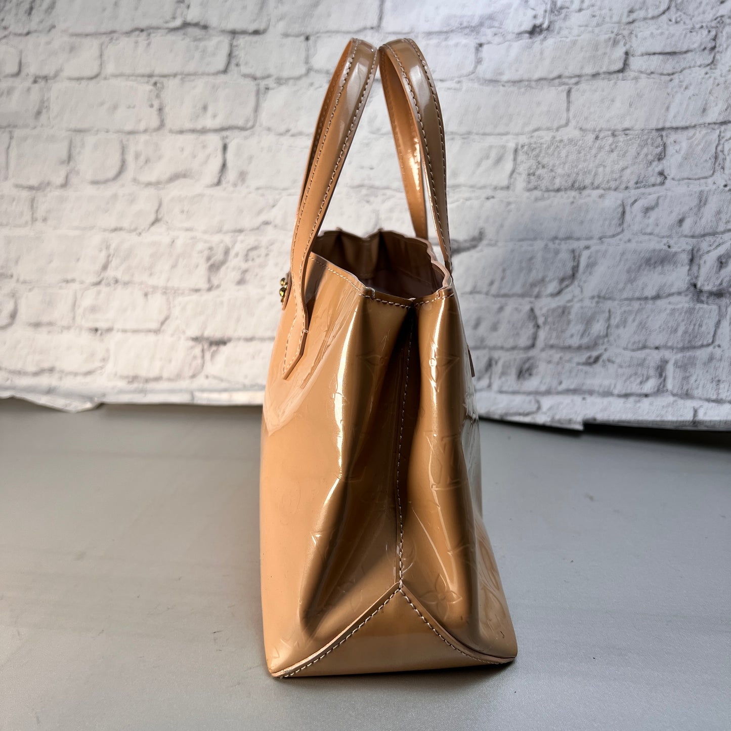 Louis Vuitton Beige Tote Bags A-15367