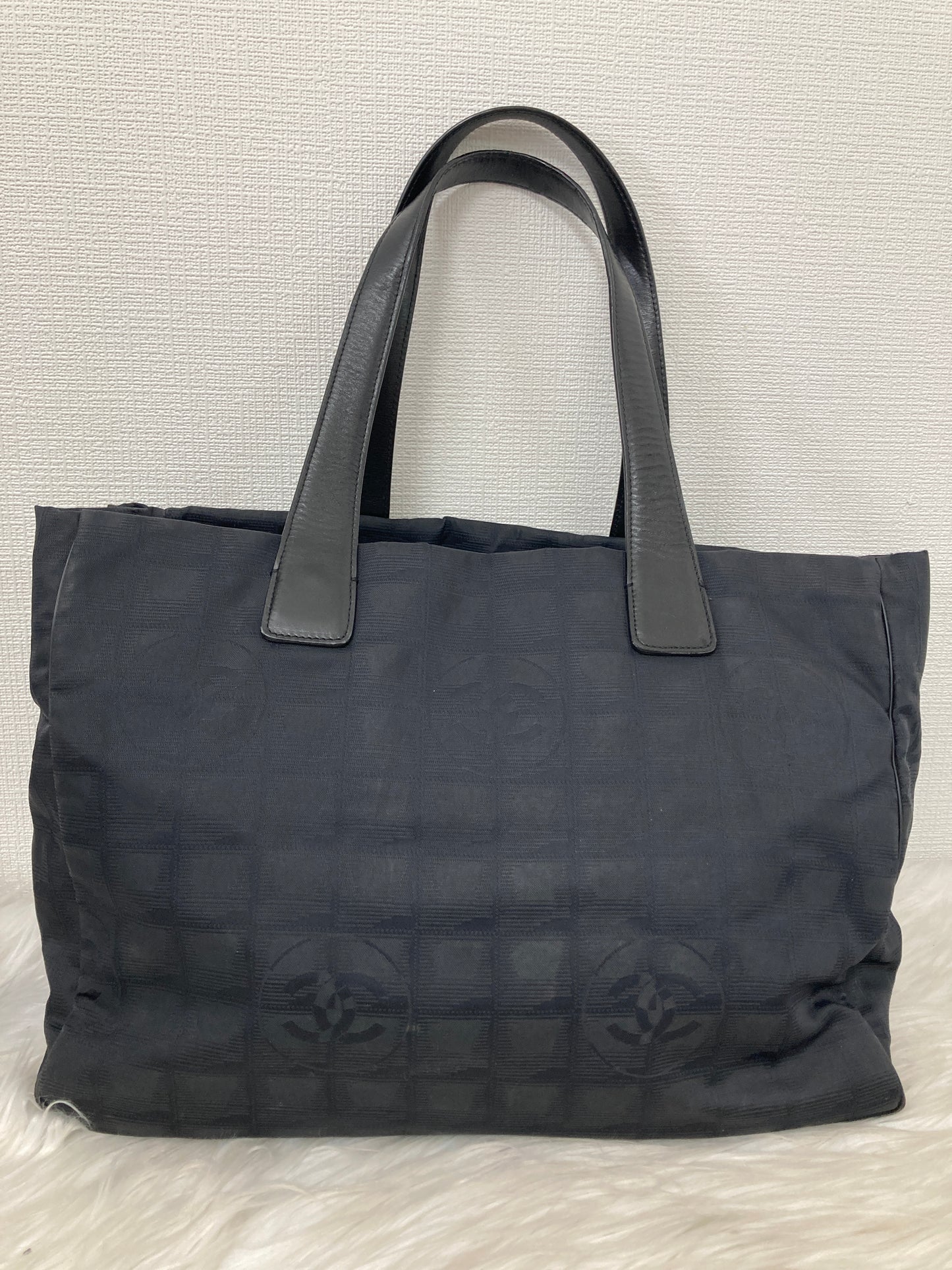 Chanel Black Tote Bags A-15369