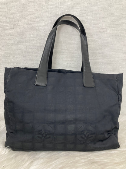 Chanel Black Tote Bags A-15369