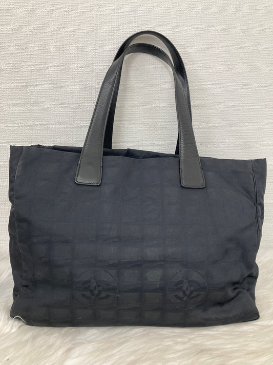Chanel Black Tote Bags A-15369