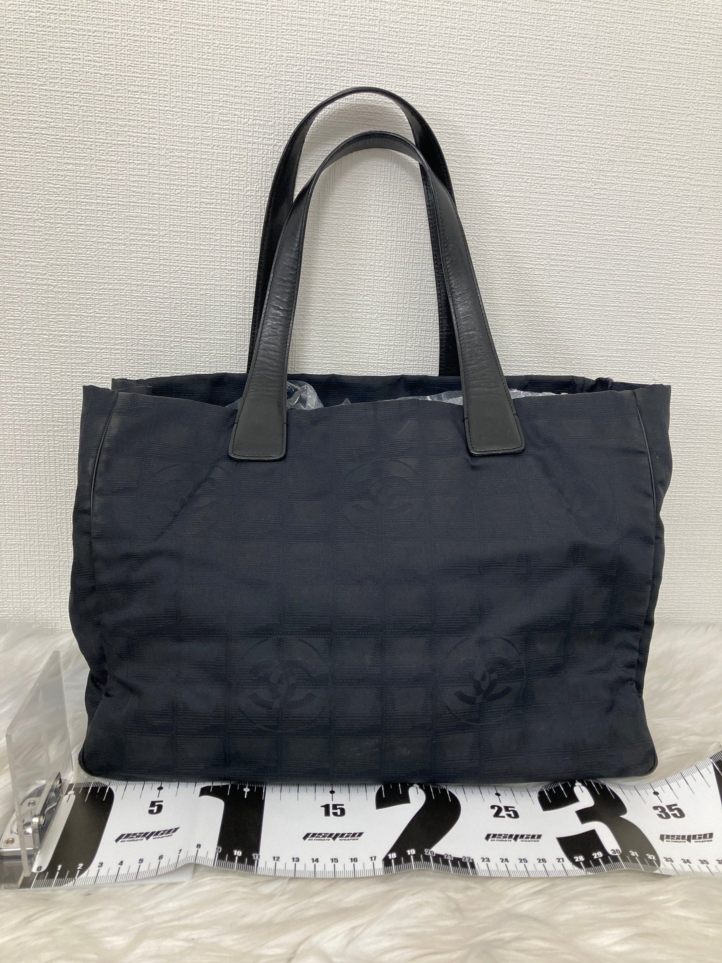 Chanel Black Tote Bags A-15369