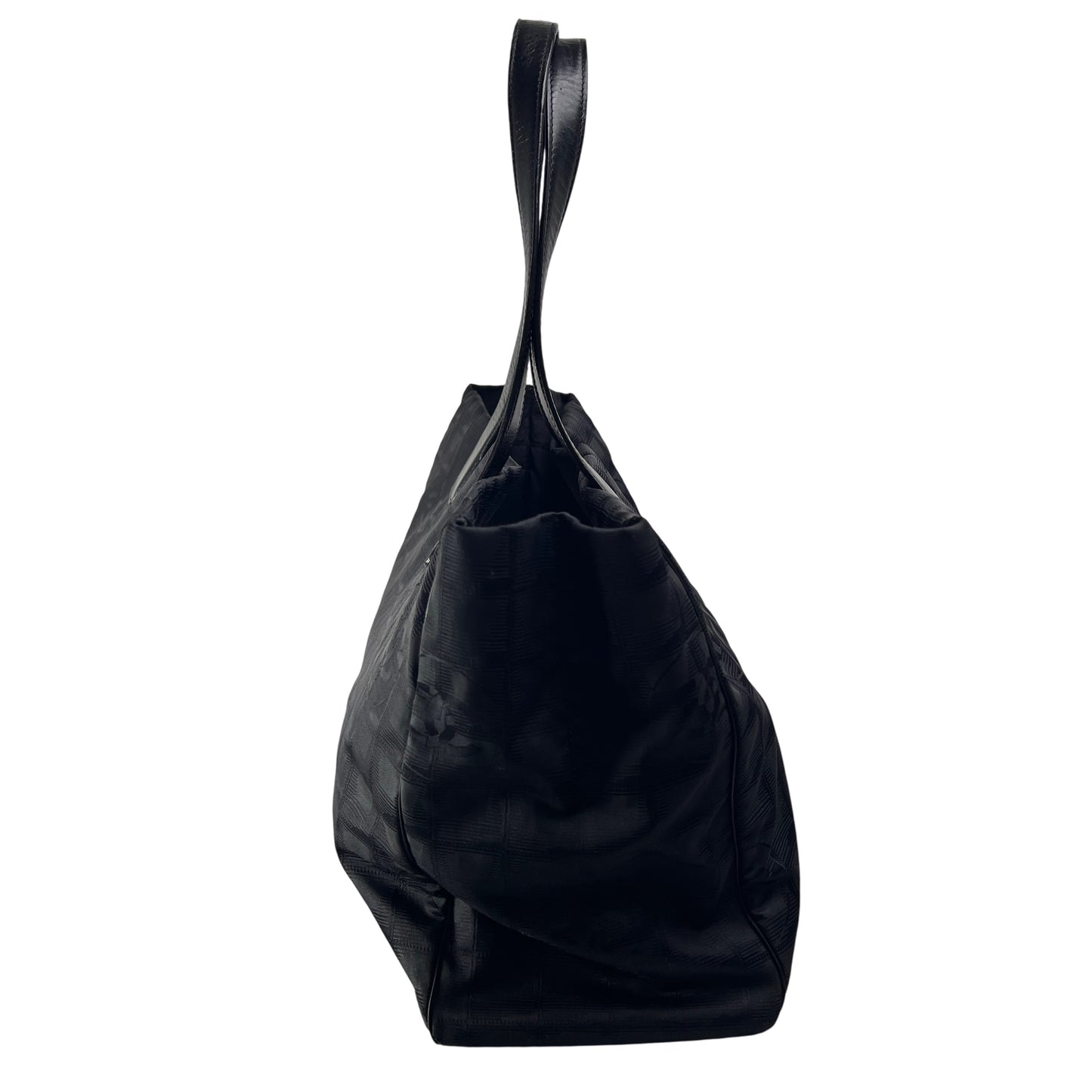 Chanel Black Tote Bags A-15369