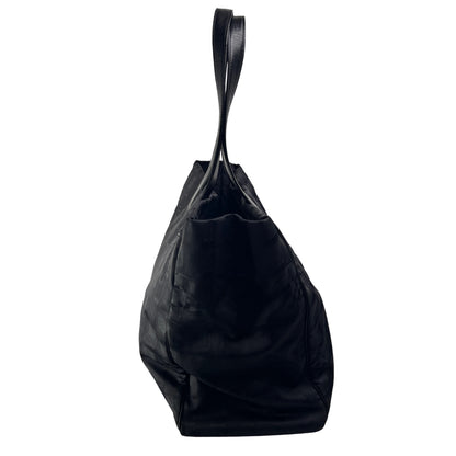 Chanel Black Tote Bags A-15369