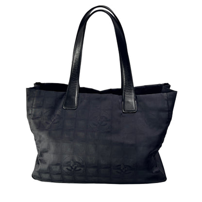 Chanel Black Tote Bags A-15369