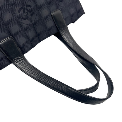 Chanel Black Tote Bags A-15369