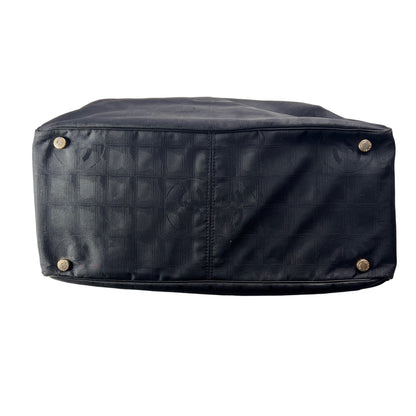 Chanel Black Tote Bags A-15369