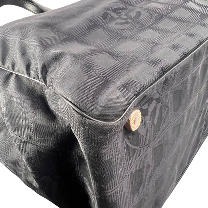 Chanel Black Tote Bags A-15369