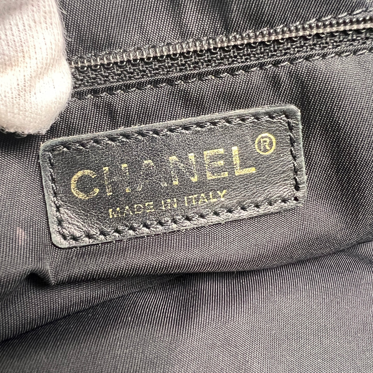 Chanel Black Tote Bags A-15369