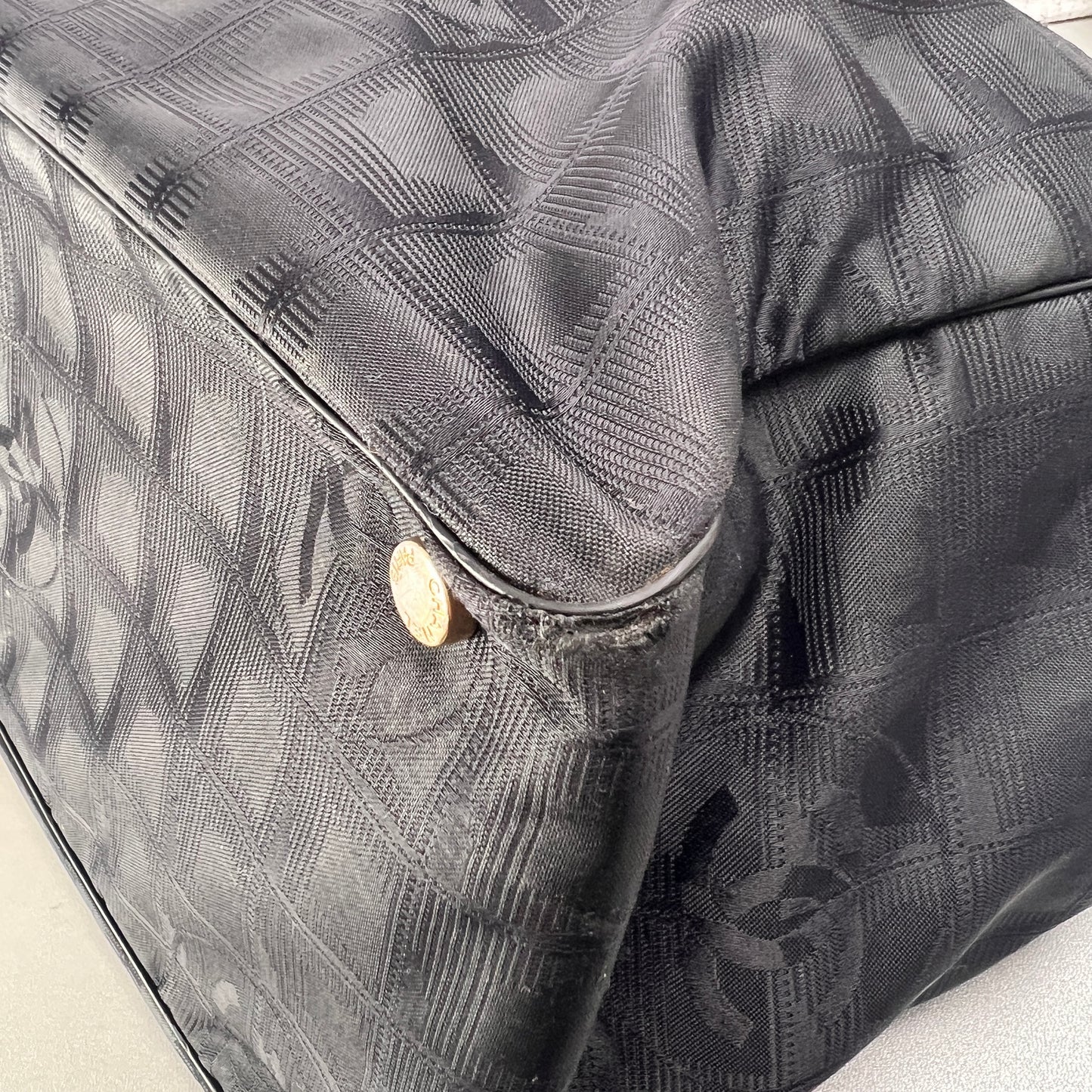Chanel Black Tote Bags A-15369